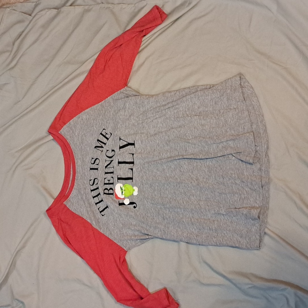 💥2/$10💥Women's T-shirt size xl The Grinch